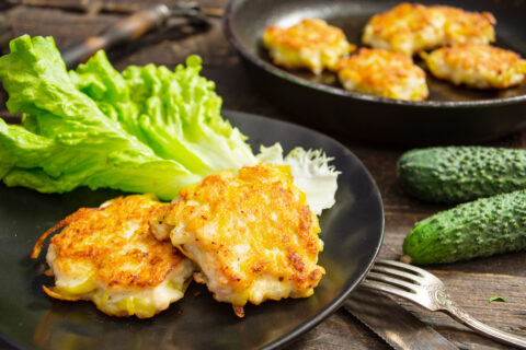 Котлеты из куриного филе и двух картошек