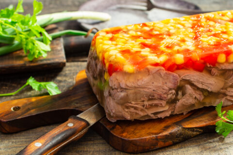 Заливное из индейки с овощами