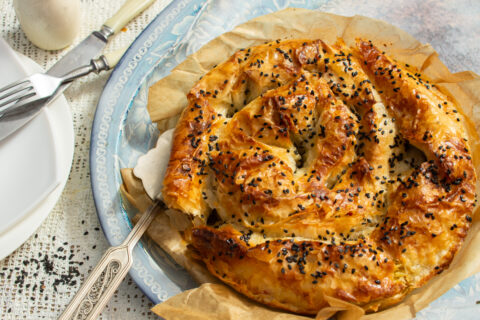 Пирог-улитка с курицей и рисом