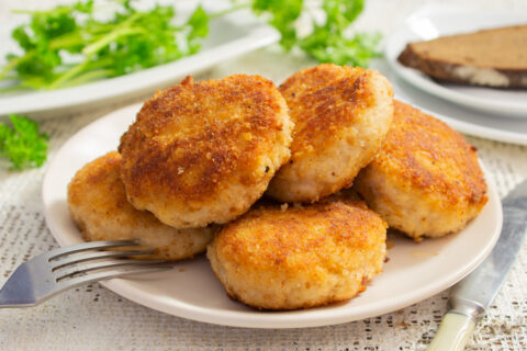 Котлеты из куриной грудки с салом