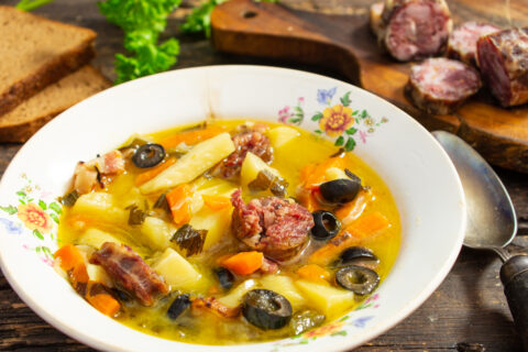 Суп-солянка с деревенской колбасой